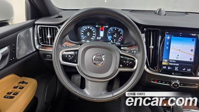 Volvo V60 Cross Country 2021 — Photo 3/33