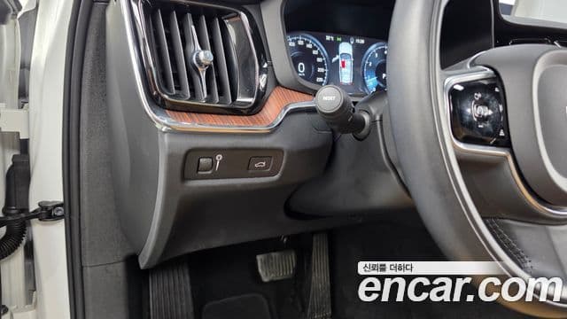 Volvo V60 Cross Country 2021 — Photo 14/33