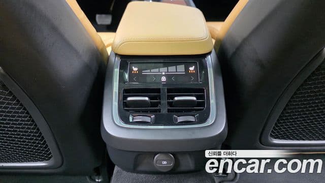 Volvo V60 Cross Country 2021 — Photo 29/33