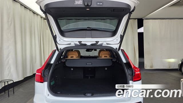 Volvo V60 Cross Country 2021 — Photo 20/33