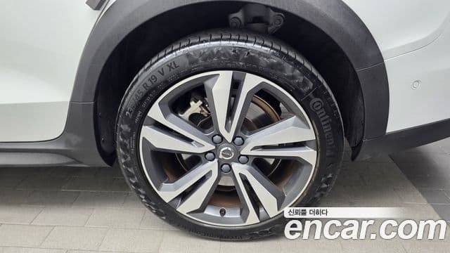 Volvo V60 Cross Country 2021 — Photo 18/33