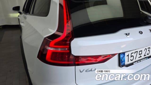 Volvo V60 Cross Country 2021 — Photo 27/33