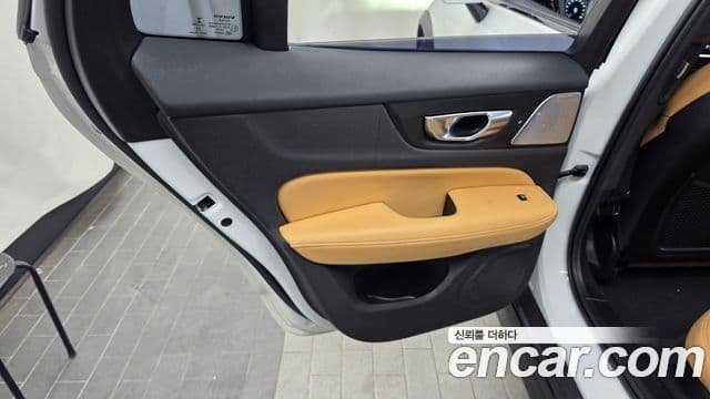 Volvo V60 Cross Country 2021 — Photo 2/33