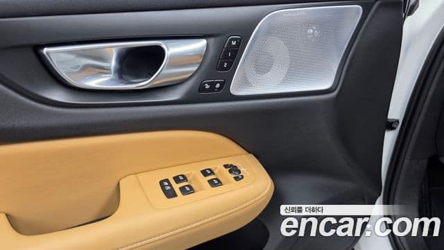 Volvo V60 Cross Country 2021 — Photo 4/33