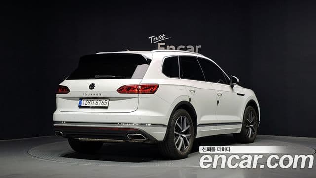 Volkswagen Touareg 2023 — Şəkil 27/32