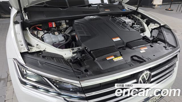 Volkswagen Touareg 2023 — Şəkil 30/32