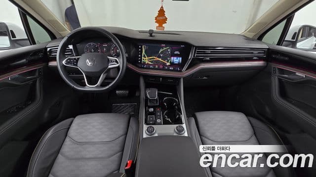 Volkswagen Touareg 2023 — Şəkil 26/32
