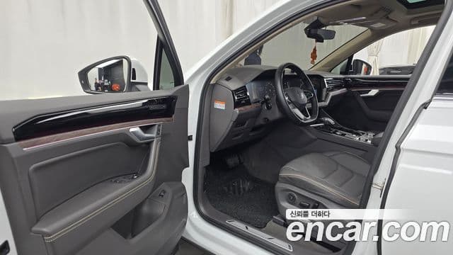 Volkswagen Touareg 2023 — Şəkil 2/32