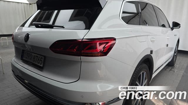 Volkswagen Touareg 2023 — Şəkil 14/32