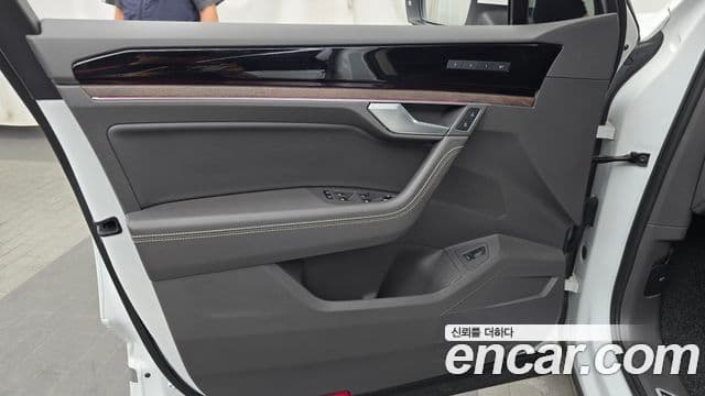 Volkswagen Touareg 2023 — Şəkil 8/32