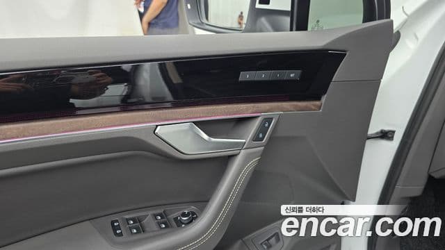 Volkswagen Touareg 2023 — Şəkil 19/32