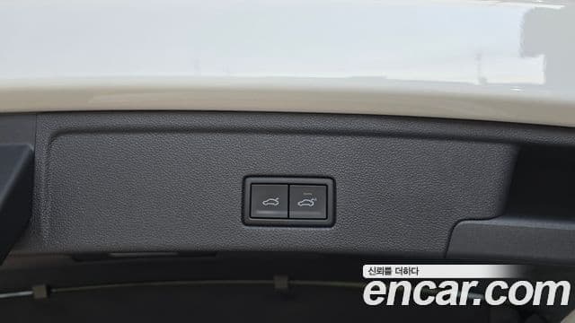 Volkswagen Touareg 2023 — Şəkil 17/32