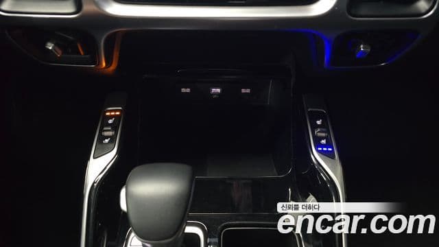 Kia Sorento 2023 — ფოტო 17/20