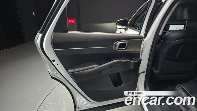 Kia Sorento 2023 — ფოტო 20/32