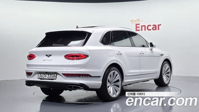 Bentley Bentayga 2022 — ფოტო 2/20