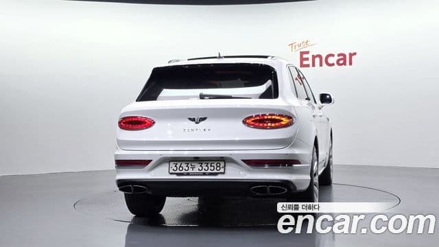 Bentley Bentayga 2022 — ფოტო 4/20