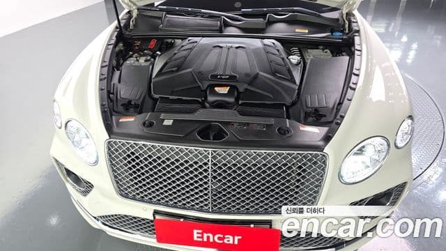 Bentley Bentayga 2022 — ფოტო 6/20
