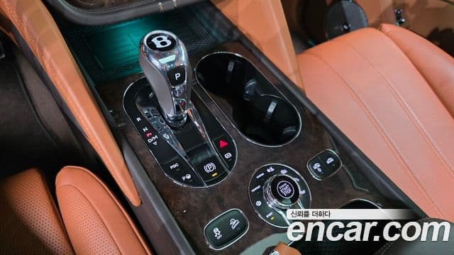 Bentley Bentayga 2022 — ფოტო 9/20