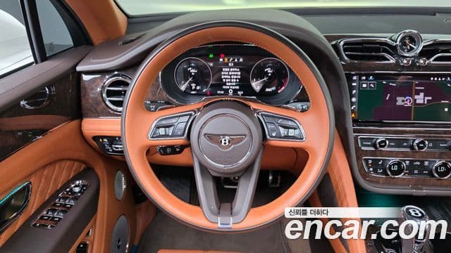 Bentley Bentayga 2022 — ფოტო 13/20
