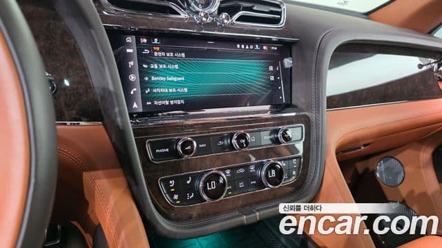 Bentley Bentayga 2022 — ფოტო 15/20