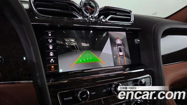Bentley Bentayga 2022 — ფოტო 18/20