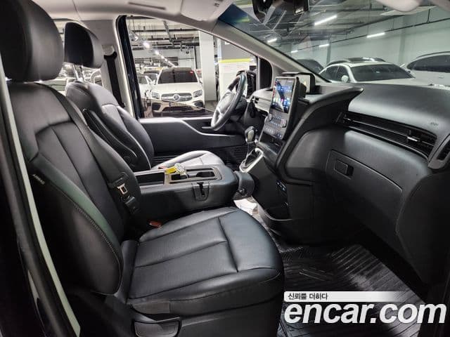 Hyundai Staria 2022 — Фото 18/20