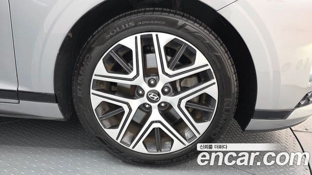 Hyundai Grandeur Hybrid 2023 — Photo 12/31