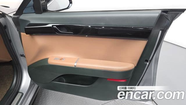 Hyundai Grandeur Hybrid 2023 — Photo 7/31
