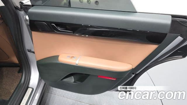 Hyundai Grandeur Hybrid 2023 — Photo 8/31