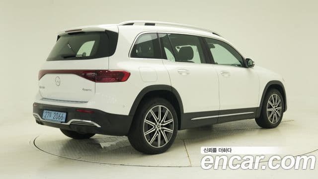 Mercedes-Benz EQB 2025 — Photo 4/17