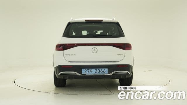 Mercedes-Benz EQB 2025 — Photo 2/17