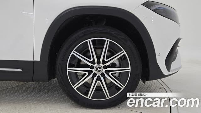 Mercedes-Benz EQB 2025 — Photo 14/17