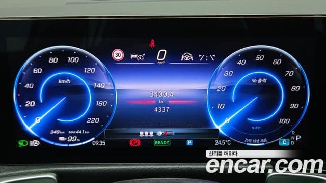 Mercedes-Benz EQB 2025 — Photo 15/17