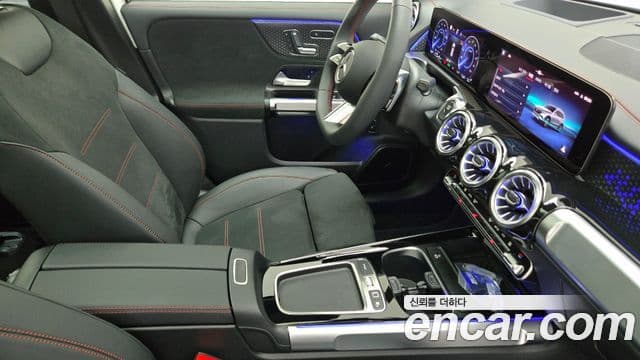 Mercedes-Benz EQB 2025 — Photo 16/17