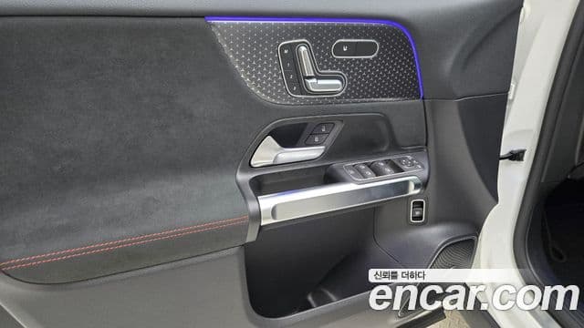 Mercedes-Benz EQB 2025 — Photo 6/17