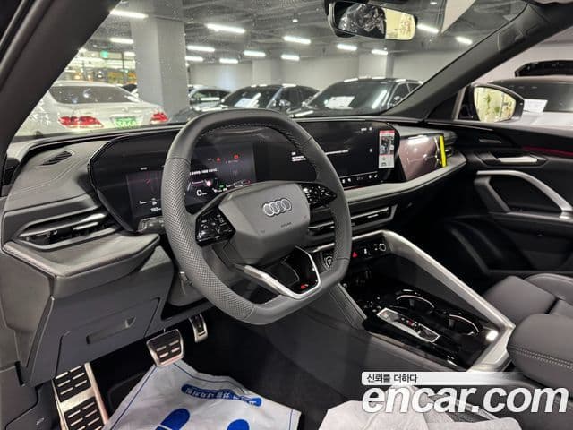 Audi Q5 2025 — ფოტო 8/14