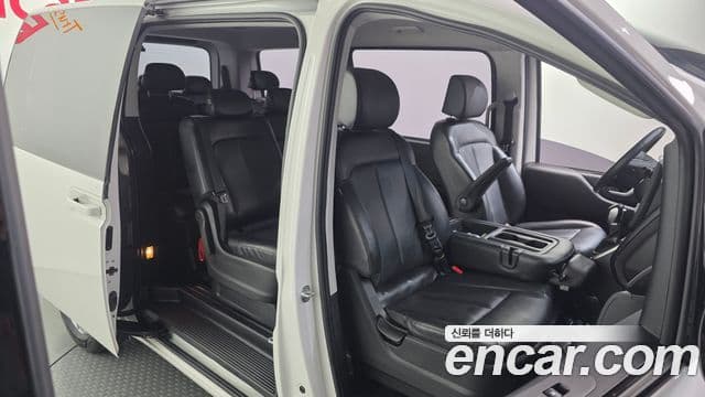 Hyundai Staria 2022 — Photo 14/31