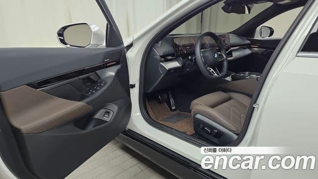 BMW 5 Series 2024 — Şəkil 9/20