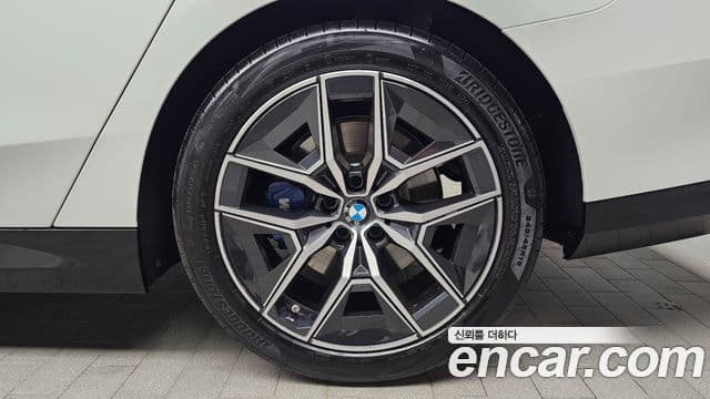 BMW 5 Series 2024 — Photo 25/32