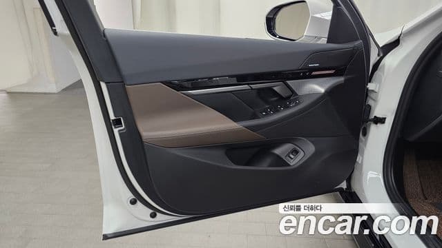BMW 5 Series 2024 — Photo 28/32