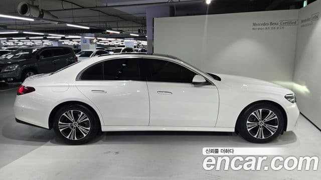 Mercedes-Benz E-Class 2025 — ფოტო 8/20