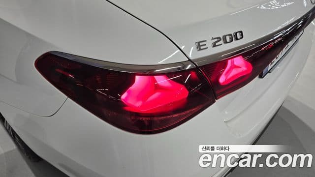 Mercedes-Benz E-Class 2025 — ფოტო 13/20