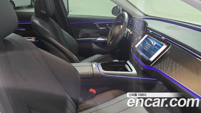 Mercedes-Benz E-Class 2025 — ფოტო 18/20