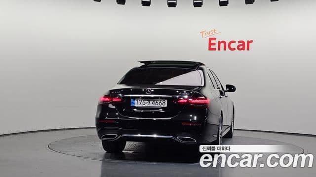 Mercedes-Benz E-Class 2022 — Фото 3/20