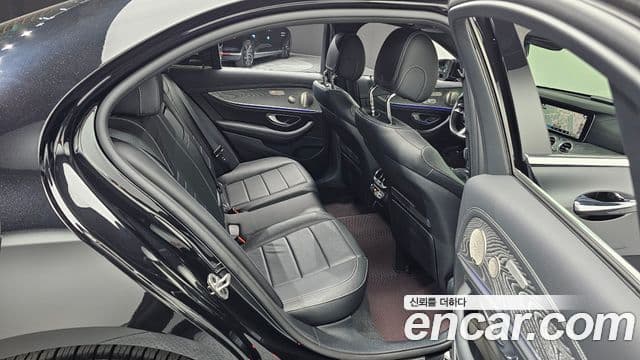 Mercedes-Benz E-Class 2022 — Фото 12/20