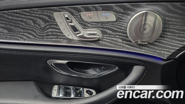 Mercedes-Benz E-Class 2022 — Фото 18/20