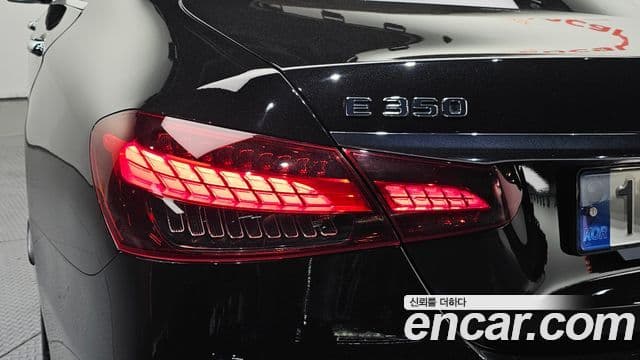 Mercedes-Benz E-Class 2022 — Photo 16/30