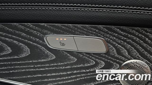 Mercedes-Benz E-Class 2022 — Photo 10/30