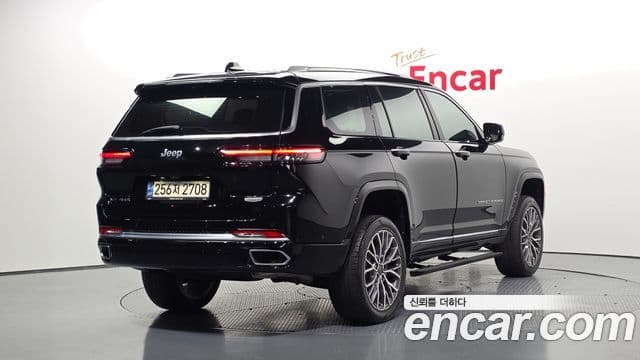 Jeep Grand Cherokee 2022 — Фото 2/20