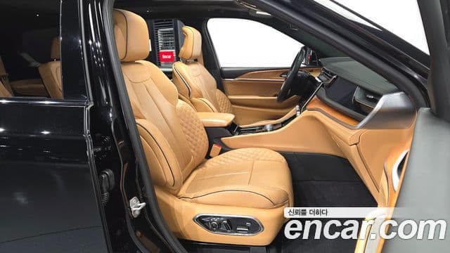 Jeep Grand Cherokee 2022 — Фото 11/20